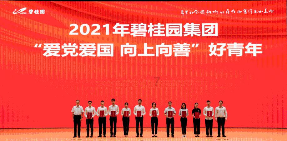 张译隐瞒14年的老婆,是熟悉的央视主持,年轻貌美让人羡慕!