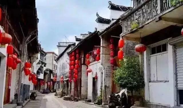 明朝大清官海瑞听闻恶官来搜刮钱财,心生一计,整得恶官绕道而行